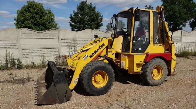 KOMATSU WB 70 pompa wody